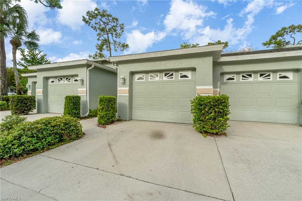 935 New Waterford DR F-202 NAPLES, FL 34104