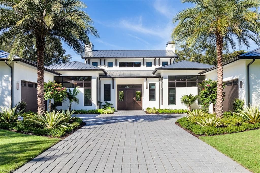 823 Bentwood DR NAPLES, FL 34108