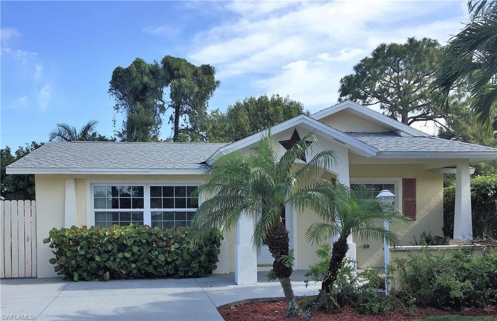 747 108th AVE N NAPLES, FL 34108