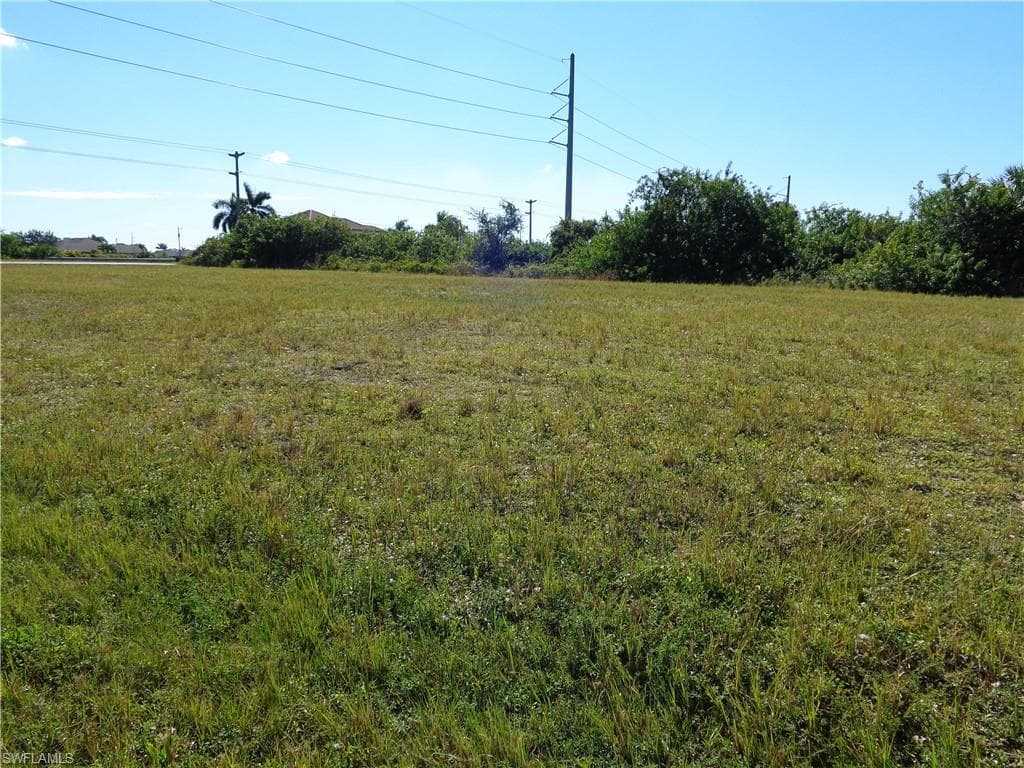 2414 10th ST CAPE CORAL, FL 33993