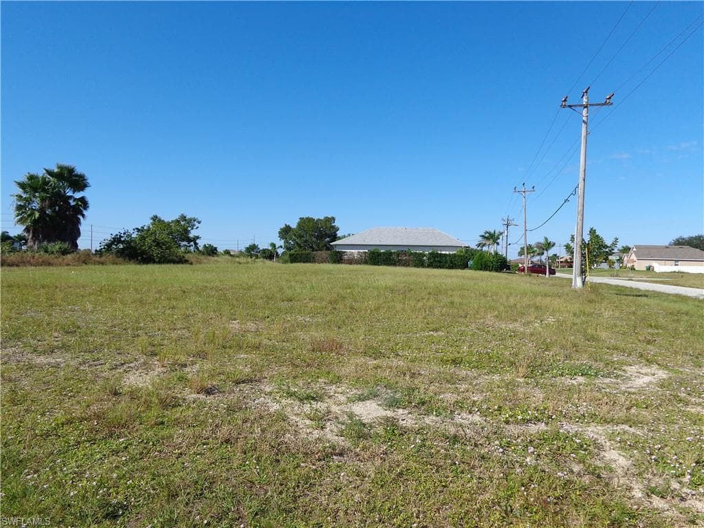 1606 9th ST CAPE CORAL, FL 33993