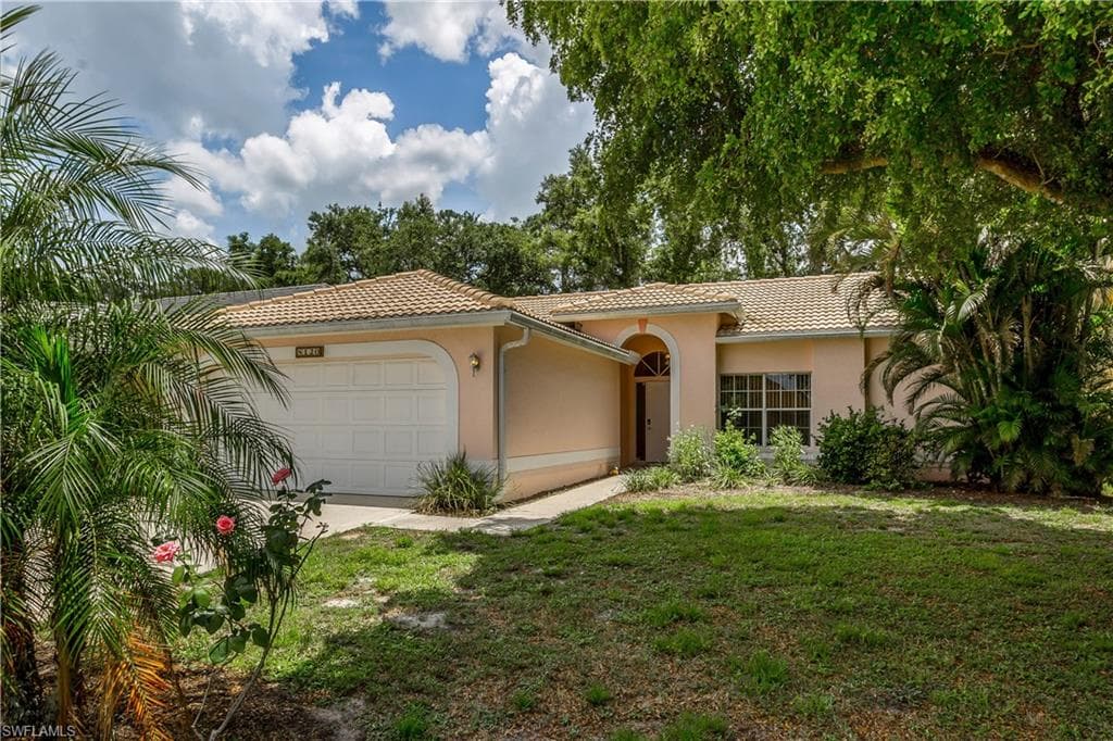 8120 Breton CIR FORT MYERS, FL 33912
