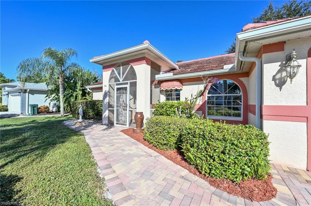 930 Moon Lake DR NAPLES, FL 34104