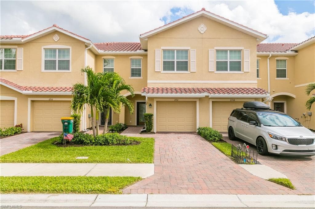 2712 Blossom WAY NAPLES, FL 34120