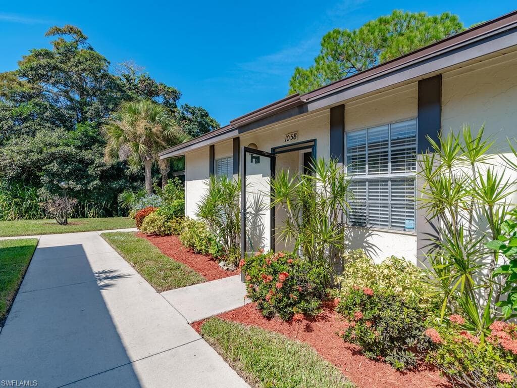 1058 Pine Isle LN 1058 NAPLES, FL 34112