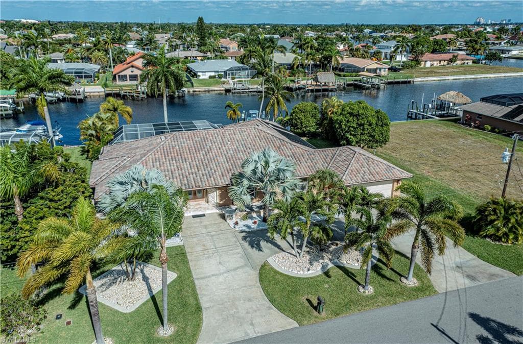 1909 SE 33rd TER CAPE CORAL, FL 33904