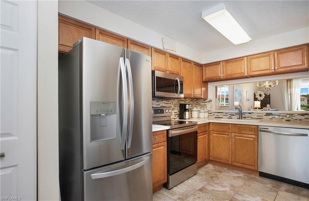 6670 Huntington Lakes CIR 104 NAPLES, FL 34119