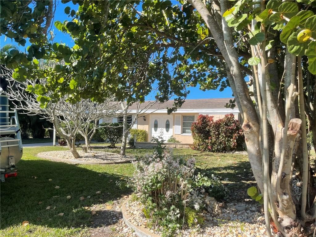 1121 SE 38th ST CAPE CORAL, FL 33904