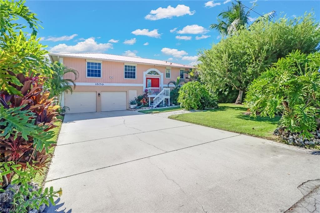 1570 Avion PL NAPLES, FL 34104