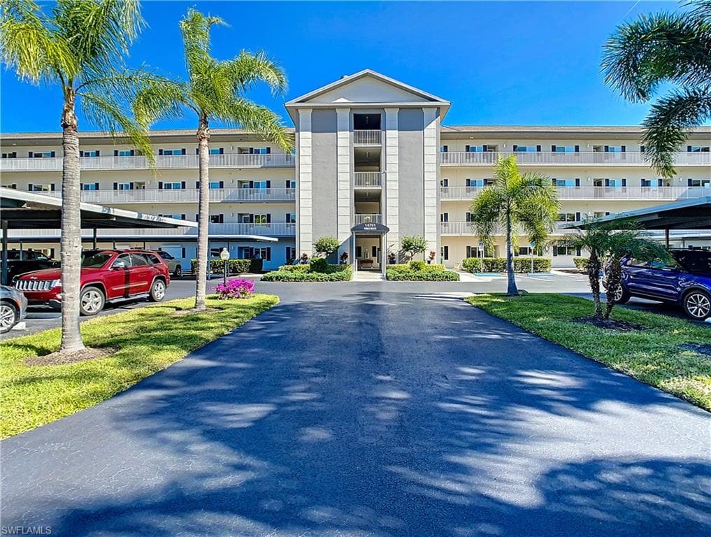 14751 Hole In 1 CIR 201 FORT MYERS, FL 33919