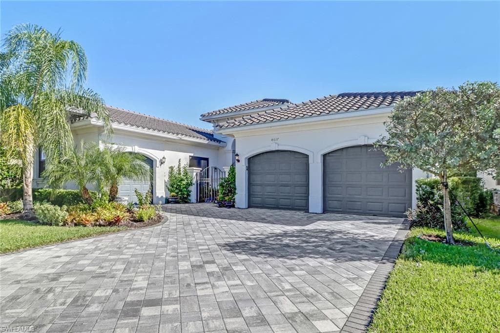 4617 Azalea DR NAPLES, FL 34119