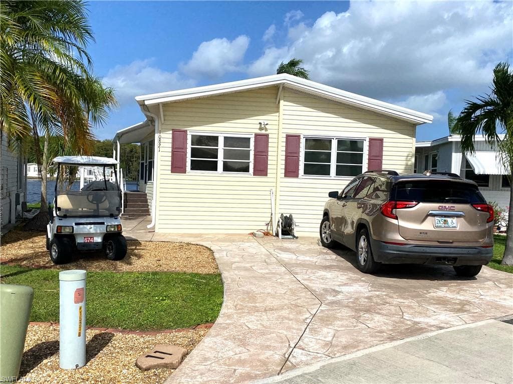 10821 Vireo CIR ESTERO, FL 33928
