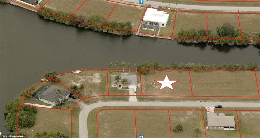 1721 NW 8th TER CAPE CORAL, FL 33993