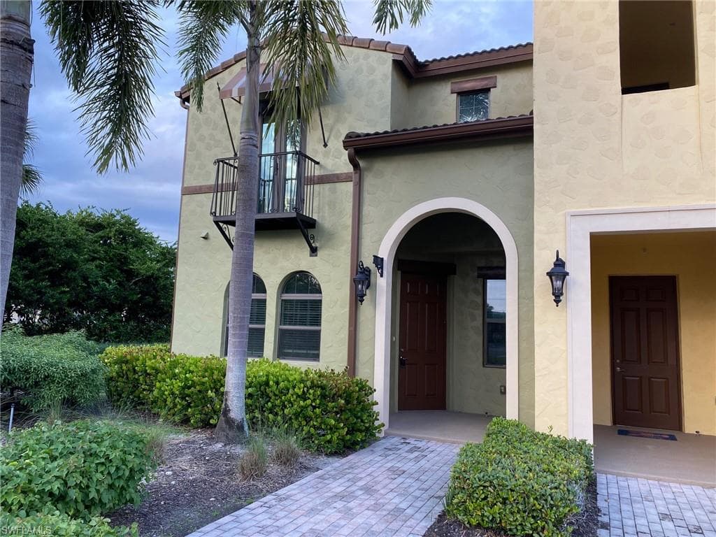 9050 Capistrano ST N 41-5 NAPLES, FL 34113