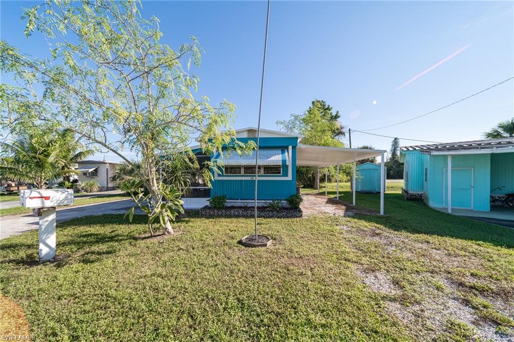230 Lamplighter LN NORTH FORT MYERS, FL 33917