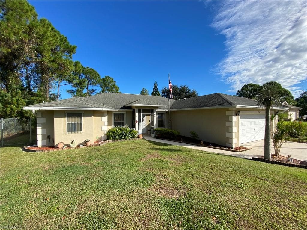 2512 39th ST W LEHIGH ACRES, FL 33971