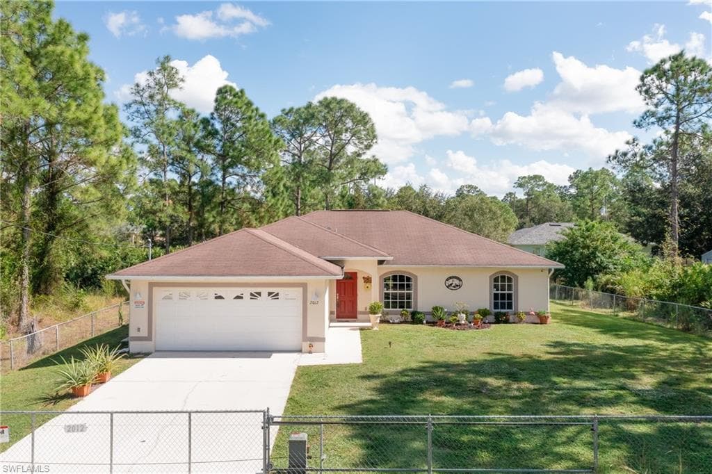 2012 Grayson AVE ALVA, FL 33920