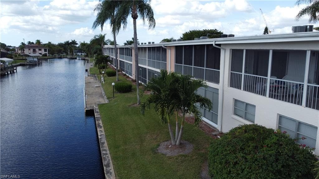 828 Victoria DR C8 CAPE CORAL, FL 33904