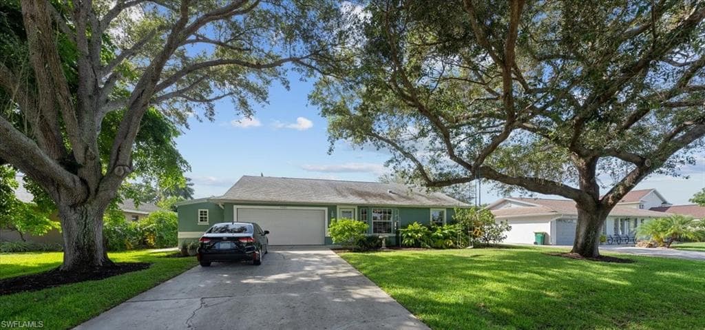 9623 Sussex ST NAPLES, FL 34109