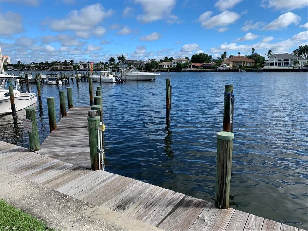4450 Gulf Shore BLVD N NAPLES, FL 34103