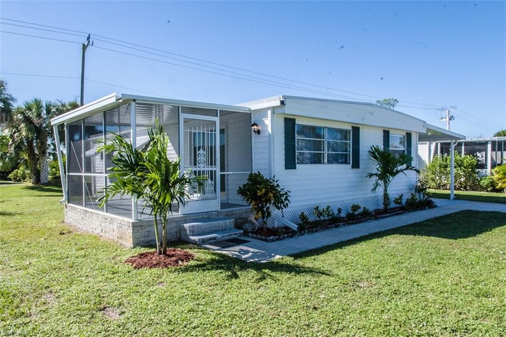 21 Le Mans DR NAPLES, FL 34112