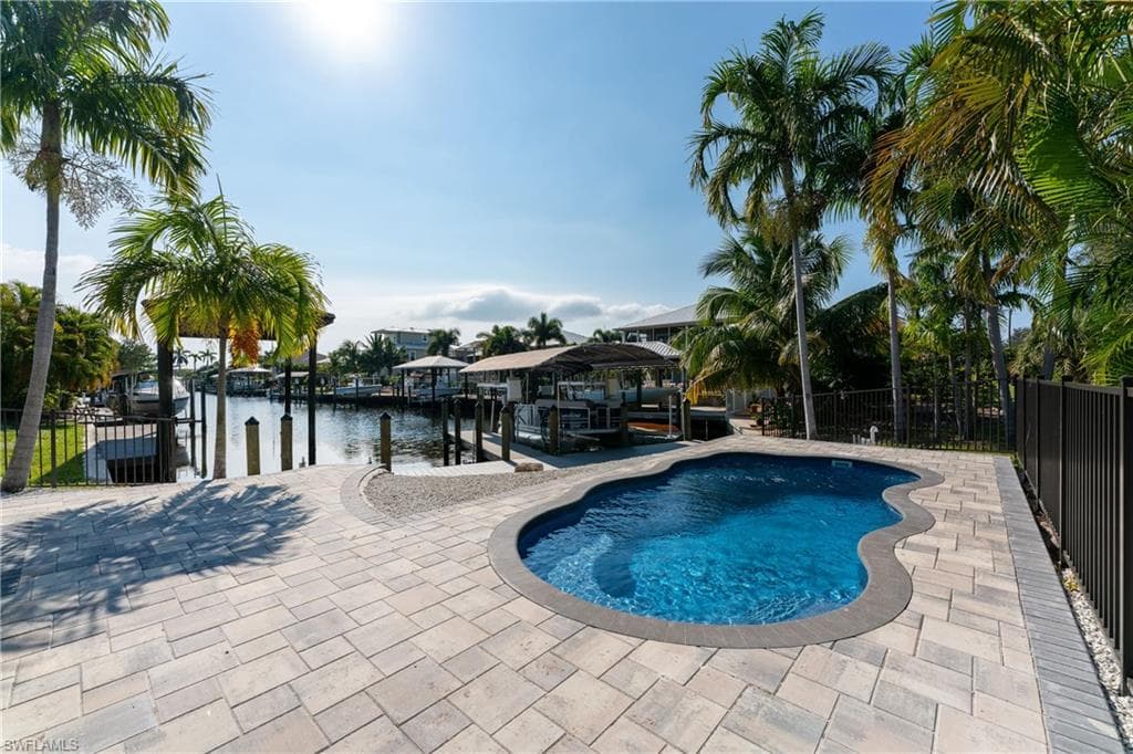 2391 Banana ST ST. JAMES CITY, FL 33956