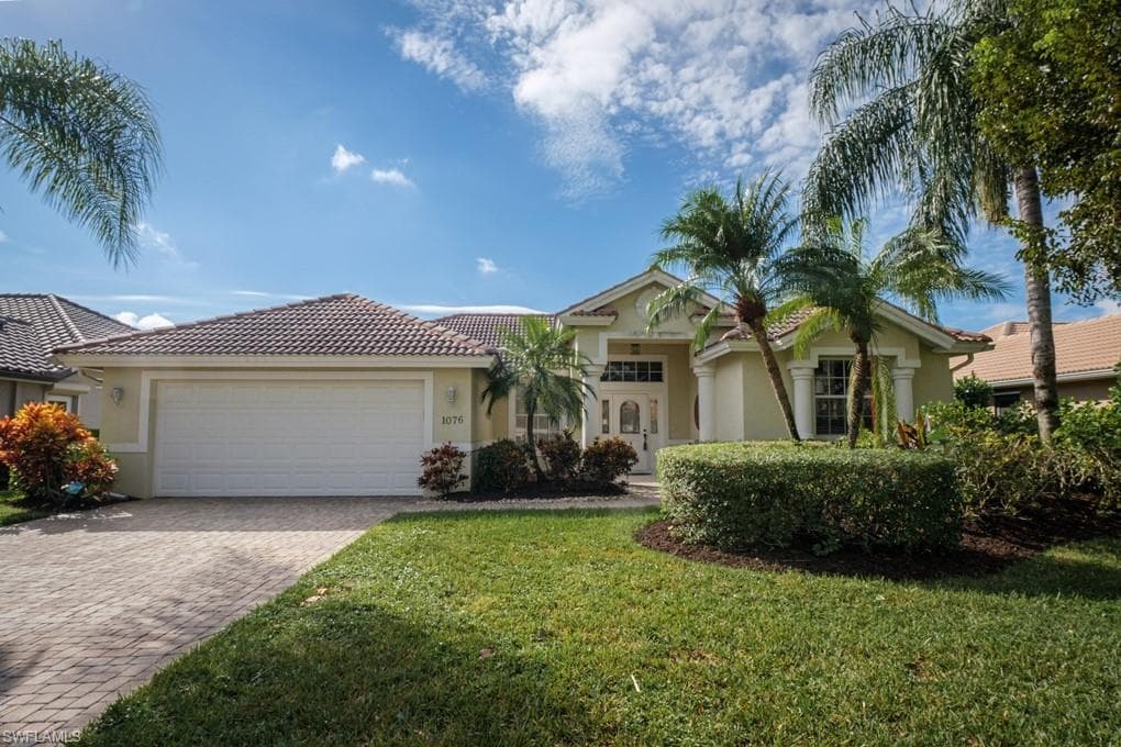 1076 Tivoli DR NAPLES, FL 34104