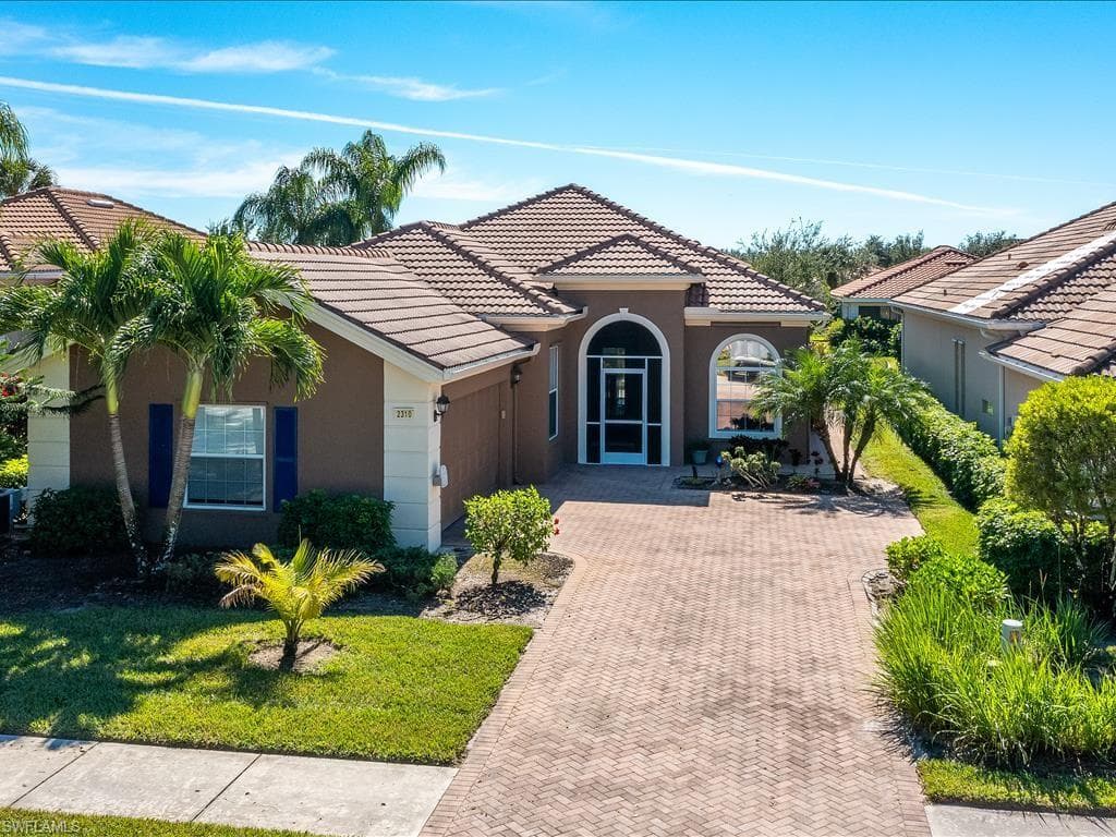 2310 Heydon CIR W NAPLES, FL 34120