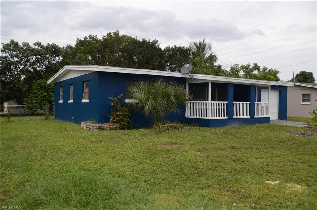 4113 Edgewood AVE FORT MYERS, FL 33916