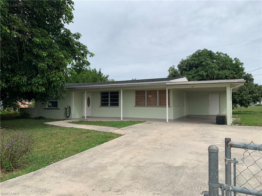 13 E Jersey RD LEHIGH ACRES, FL 33936