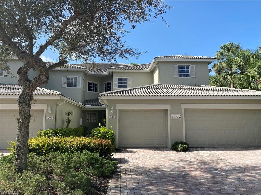 7102 Pond Cypress CT 202 NAPLES, FL 34109