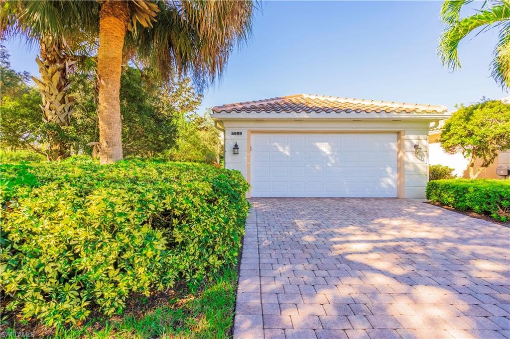 5699 Drummond WAY NAPLES, FL 34119