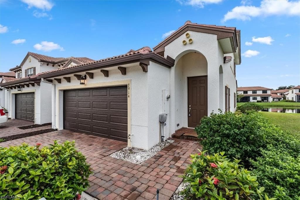 7914 Bristol CIR NAPLES, FL 34120