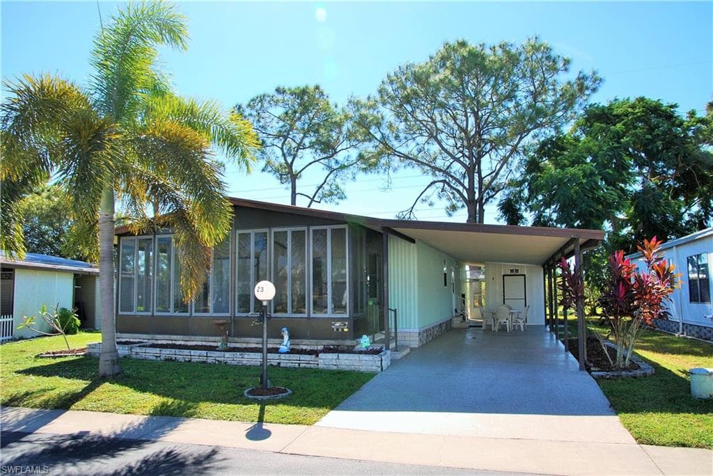 23 Sunset CIR NORTH FORT MYERS, FL 33903