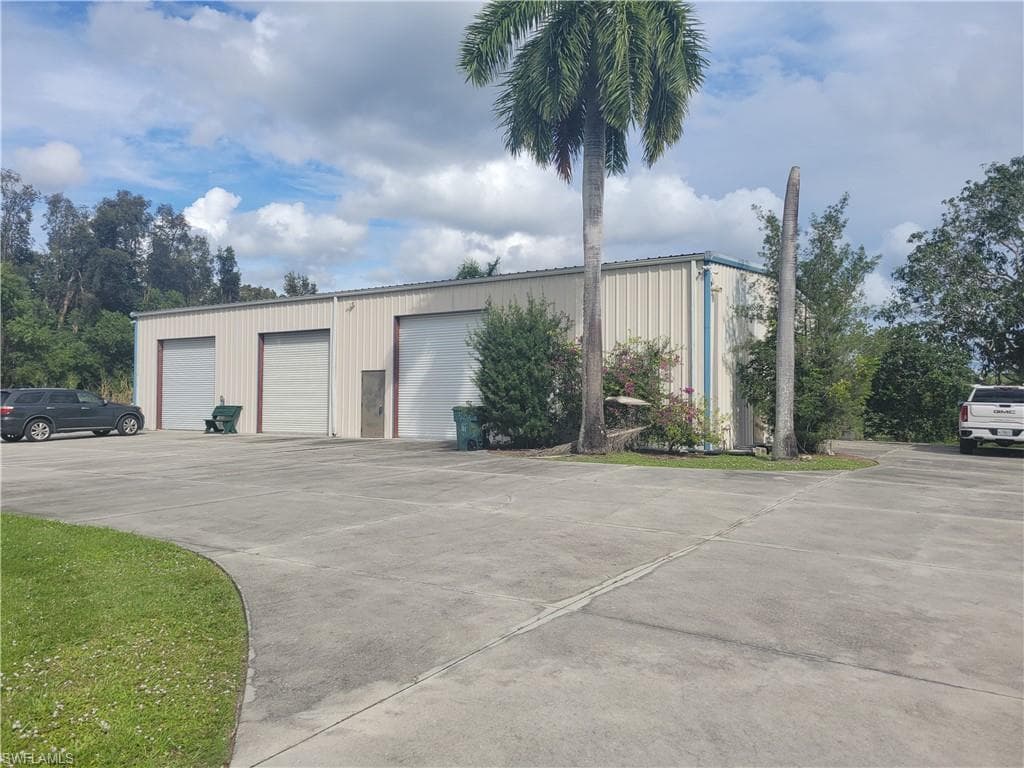 5235 Myrtle LN NAPLES, FL 34113