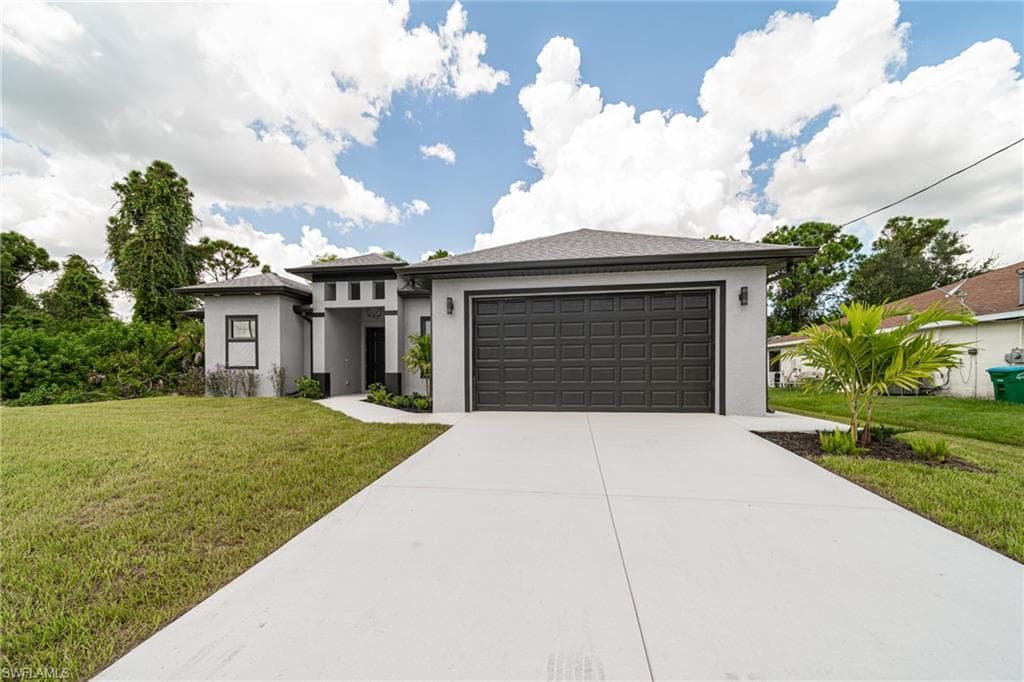 3813 14th ST W LEHIGH ACRES, FL 33971