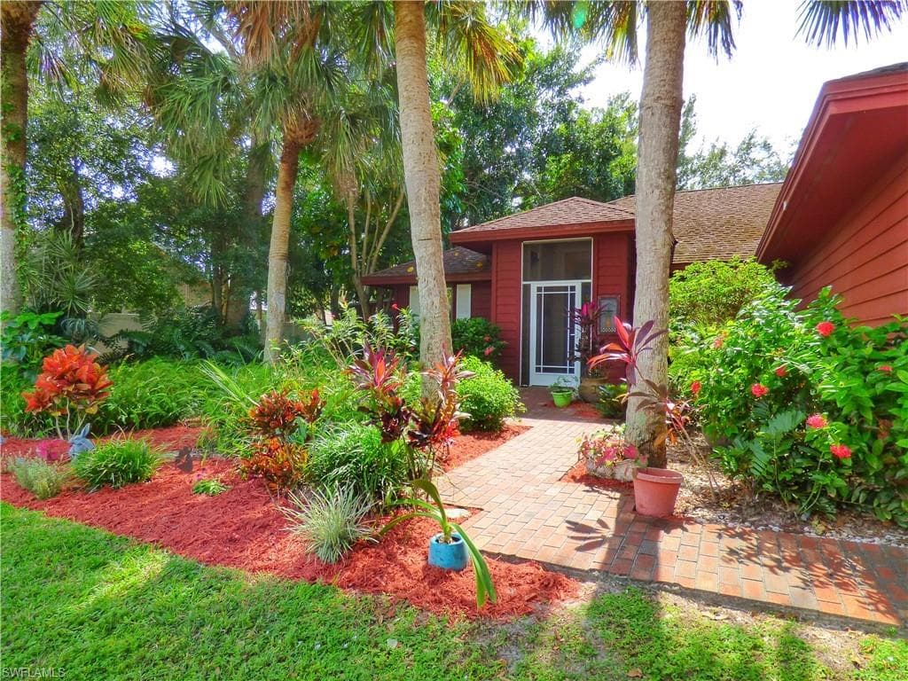 2490 Outrigger LN NAPLES, FL 34104