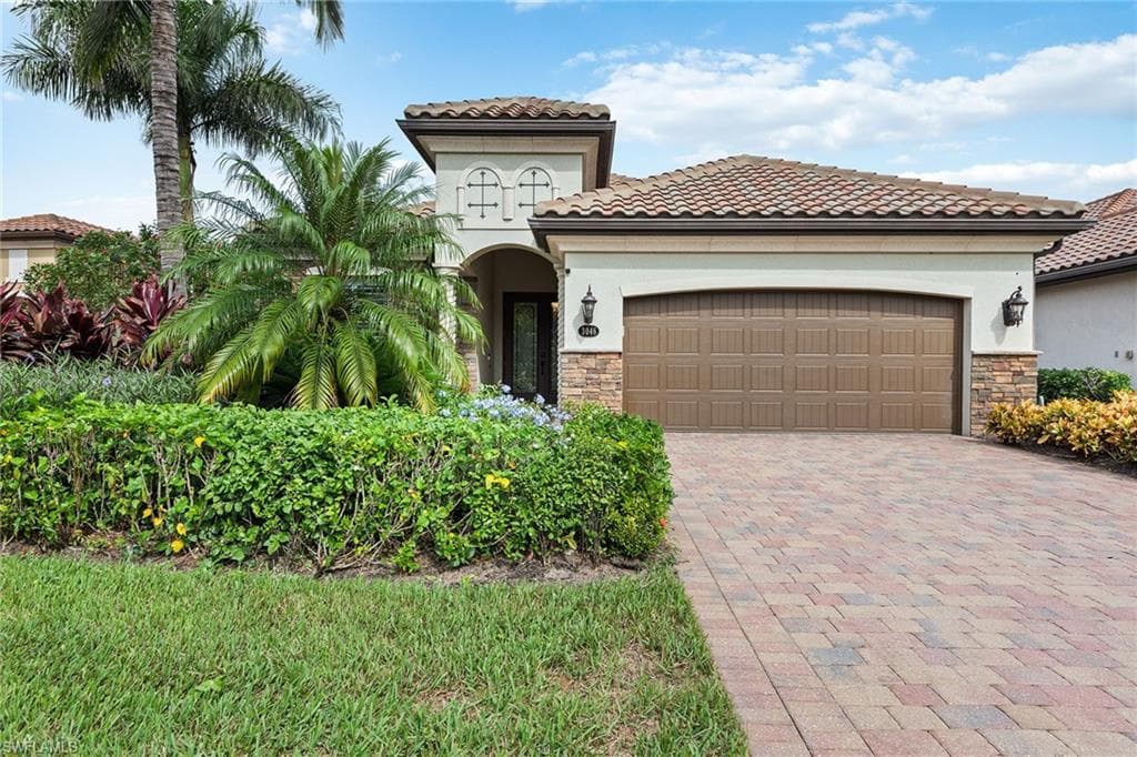 3046 Aviamar CIR NAPLES, FL 34114