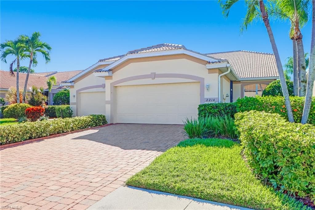 2214 Carnaby CT LEHIGH ACRES, FL 33973