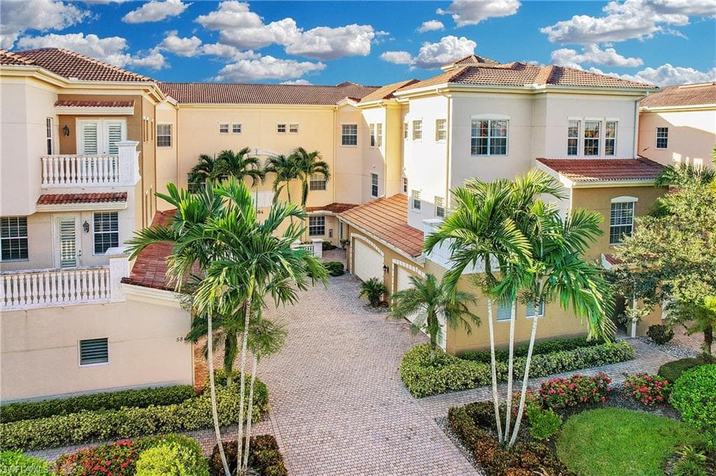 584 Avellino Isles CIR 19102 NAPLES, FL 34119