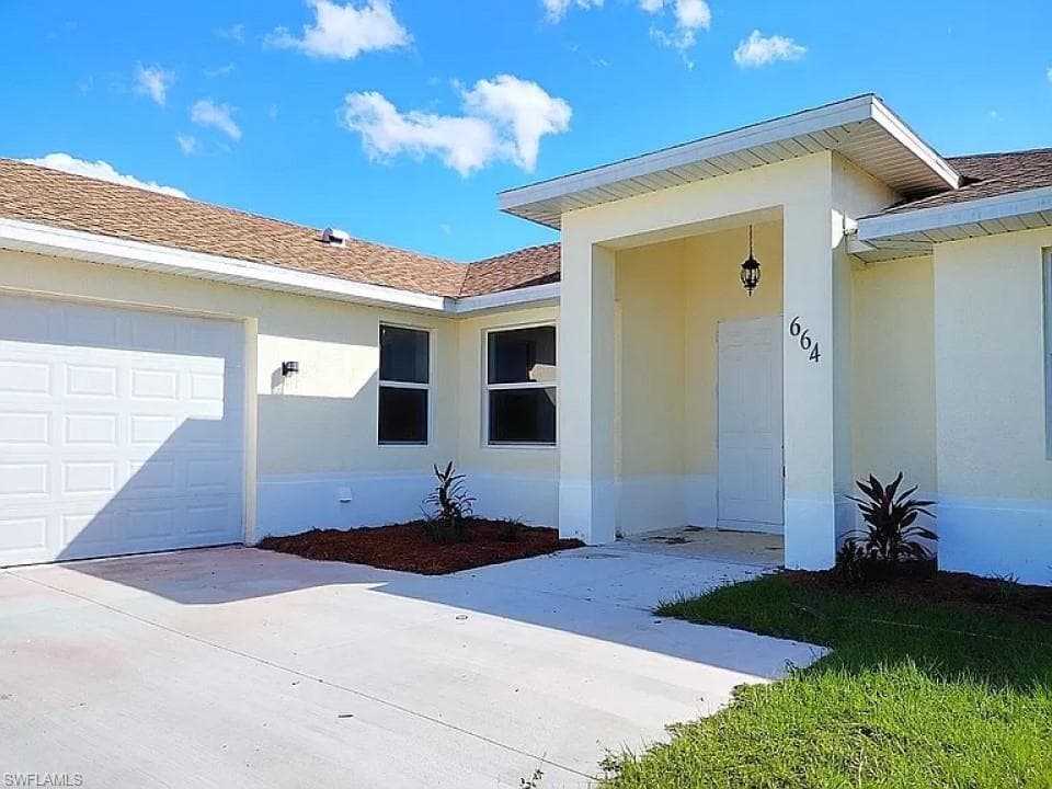 664 Kingsbury ST E LEHIGH ACRES, FL 33974