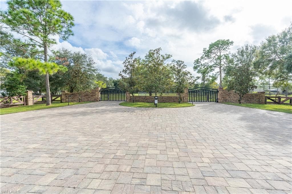 16990 N River RD ALVA, FL 33920