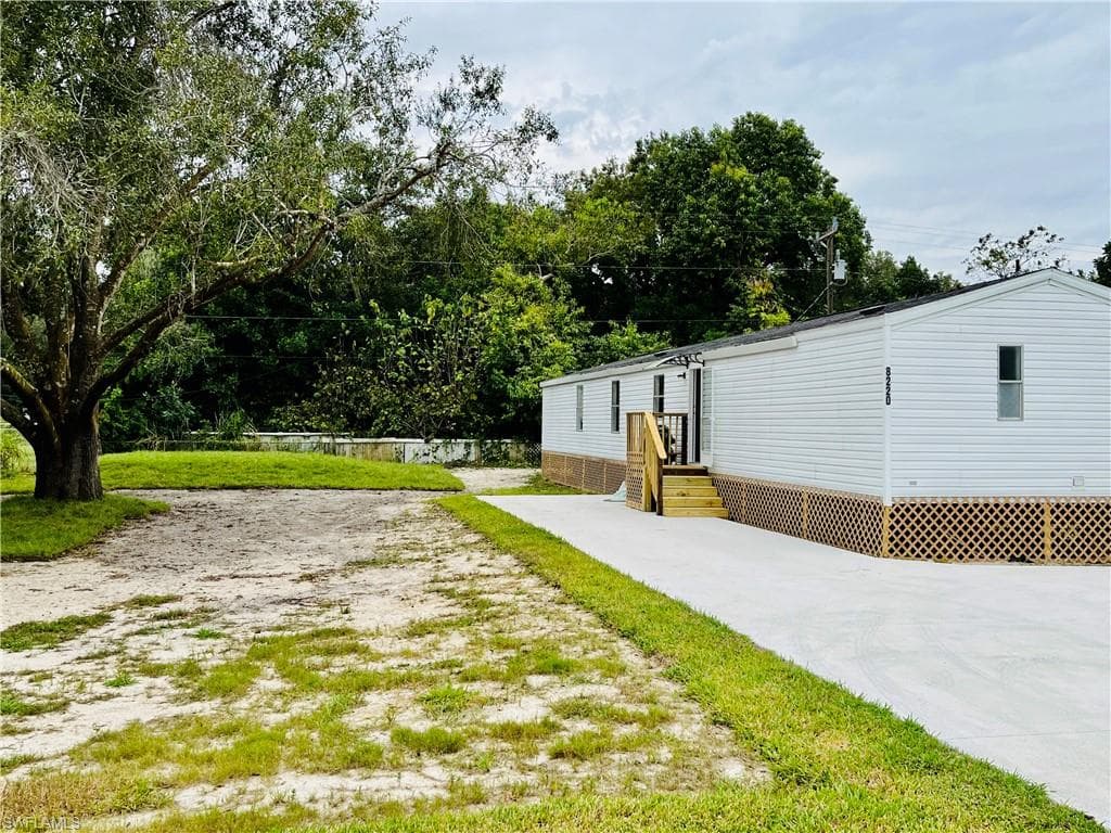 8220 Everhart DR NORTH FORT MYERS, FL 33917
