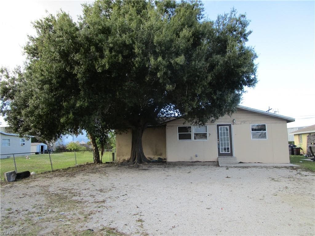 1939 N Pine DR FORT MYERS, FL 33907