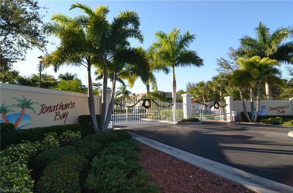 6010 Jonathans Bay CIR 101 FORT MYERS, FL 33908