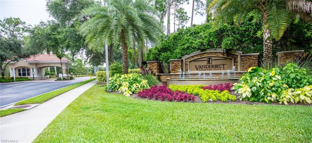 8285 Danbury BLVD 108 NAPLES, FL 34120