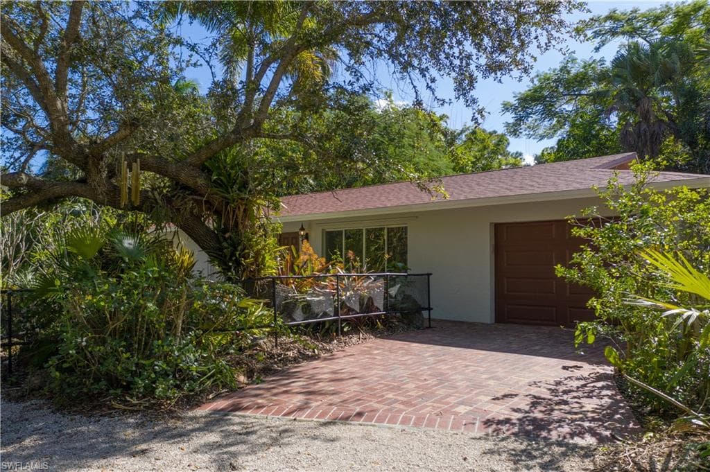 6201 Marmaduke LN NORTH FORT MYERS, FL 33917