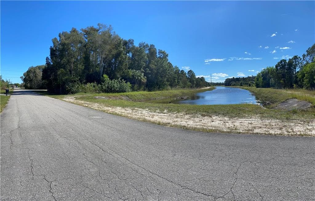 710 La Plata AVE LEHIGH ACRES, FL 33974