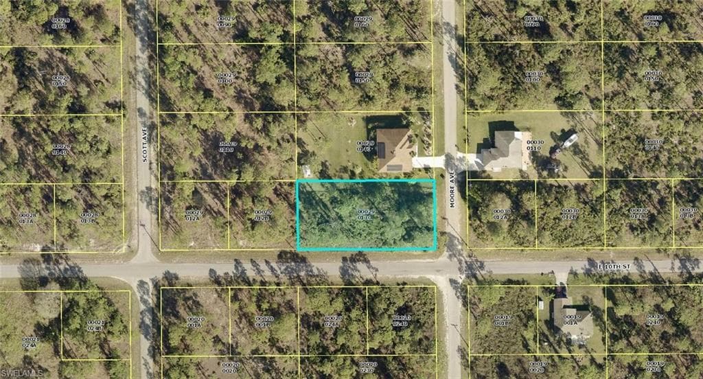 1001 Moore AVE LEHIGH ACRES, FL 33972