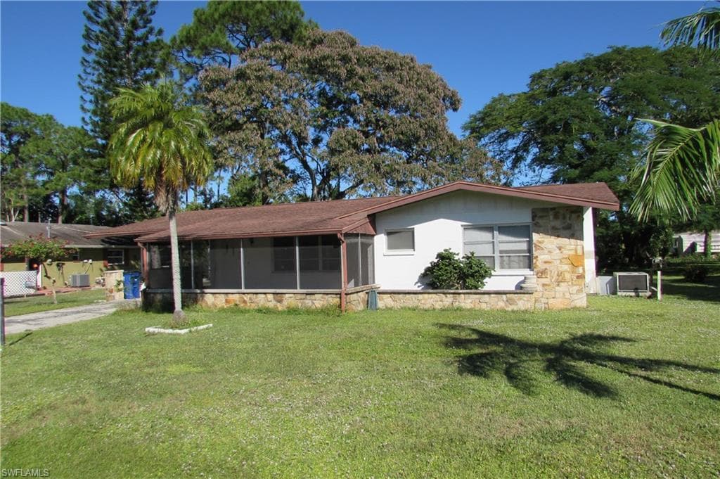 2349 Dover AVE FORT MYERS, FL 33907